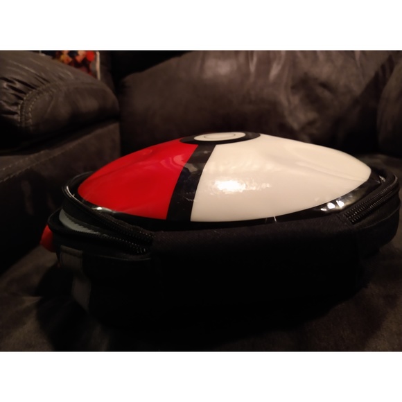 UNIQUE POKEMON LUNCH BAG - SMALL ROUND - USED CONDITION - Picture 5 of 8